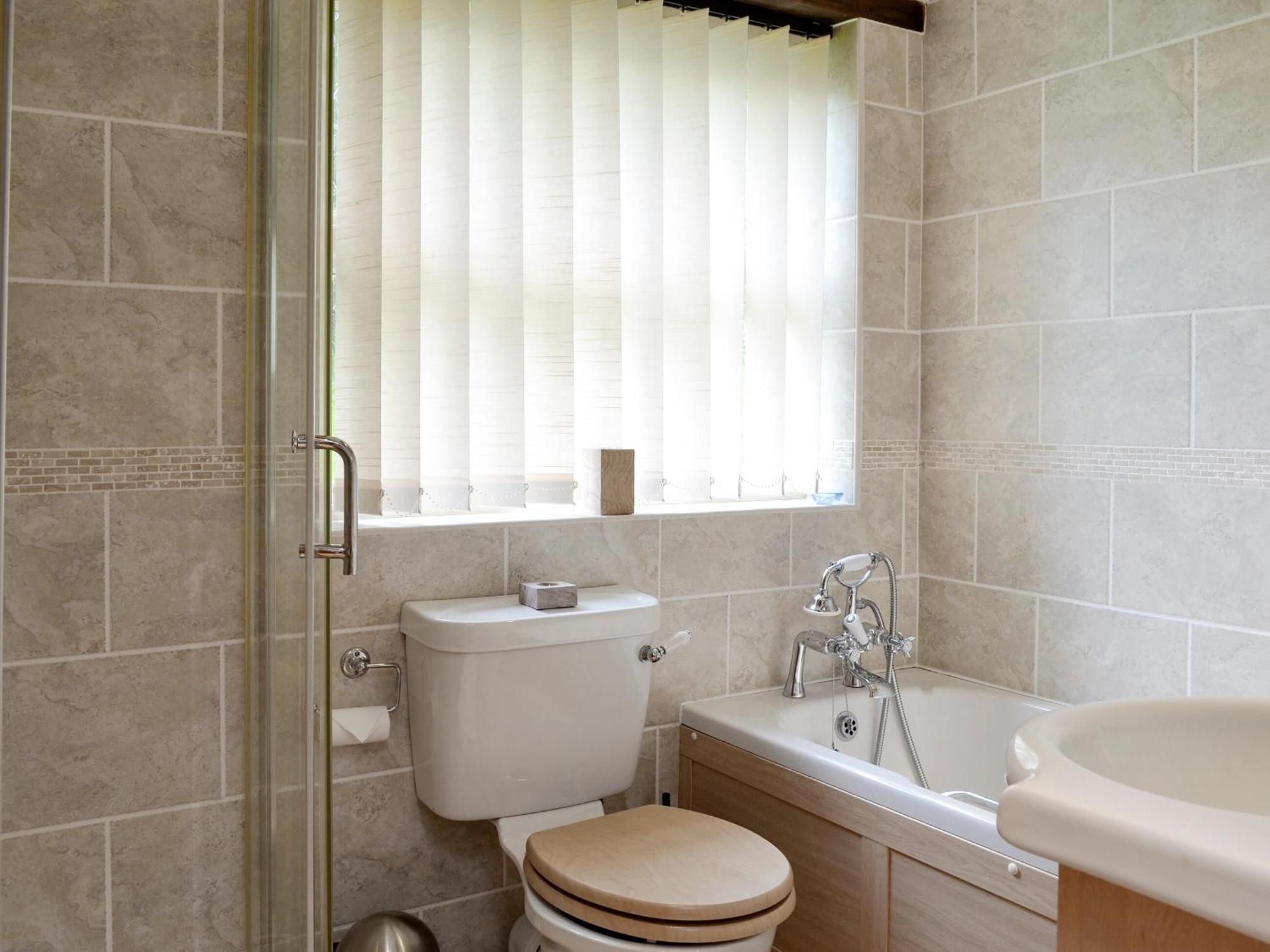 Walled Garden Lodge Ryehill Экстерьер фото