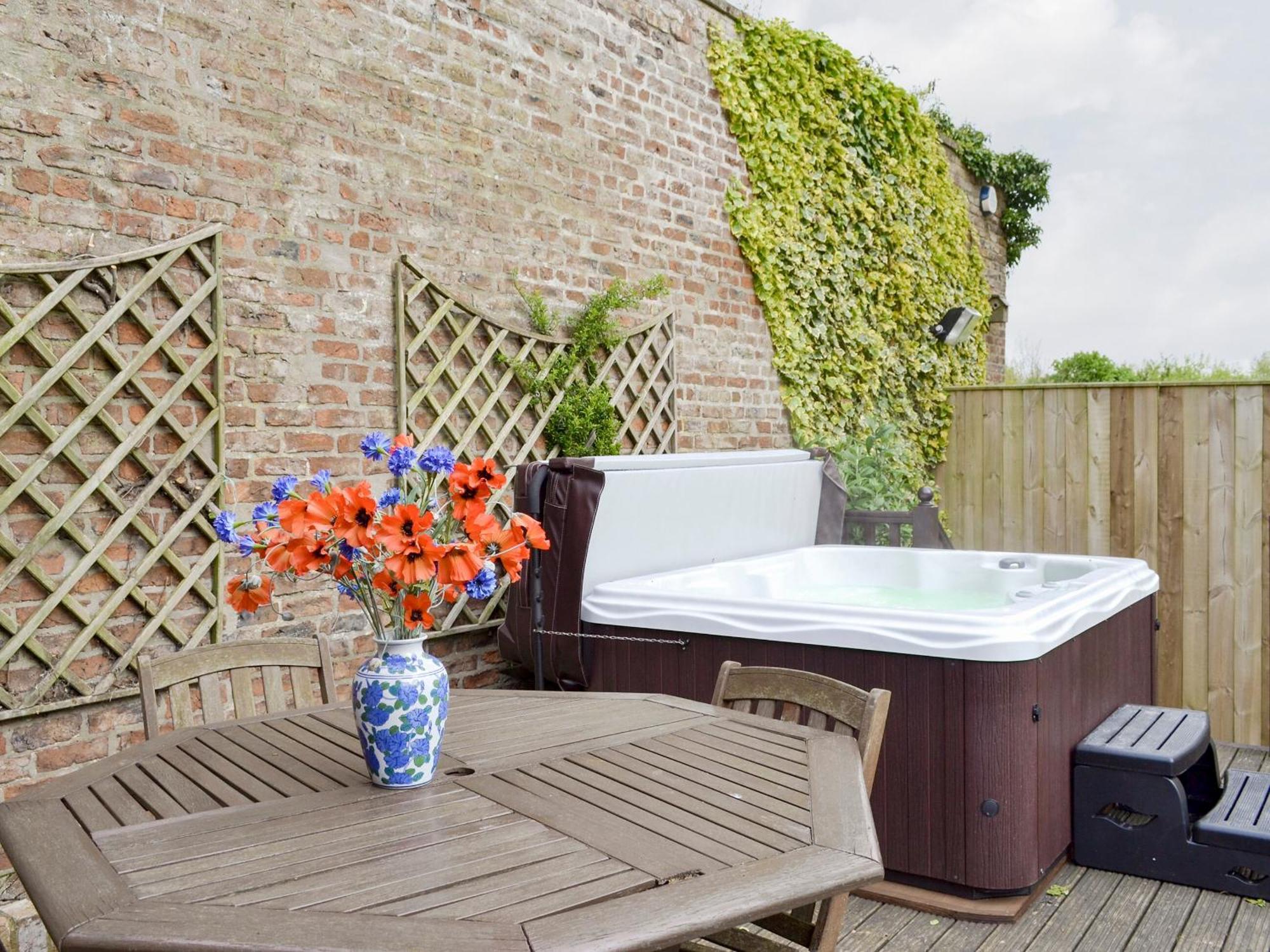 Walled Garden Lodge Ryehill Экстерьер фото